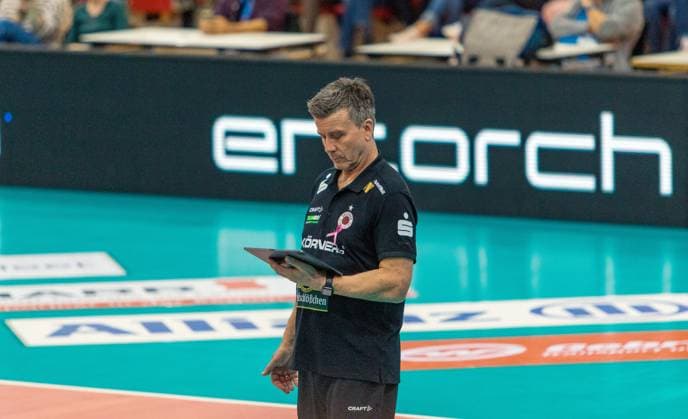 29 10 25 Allianz MTV Stuttgart Dresdner SC Germany, Stuttgart, 29 10 2025, Volleyball, Women, Bundesliga, Season 2025 2026, Allianz MTV Stuttgart Dresdner SC 3 0 Alexander Waibl Coach Dresdner SC