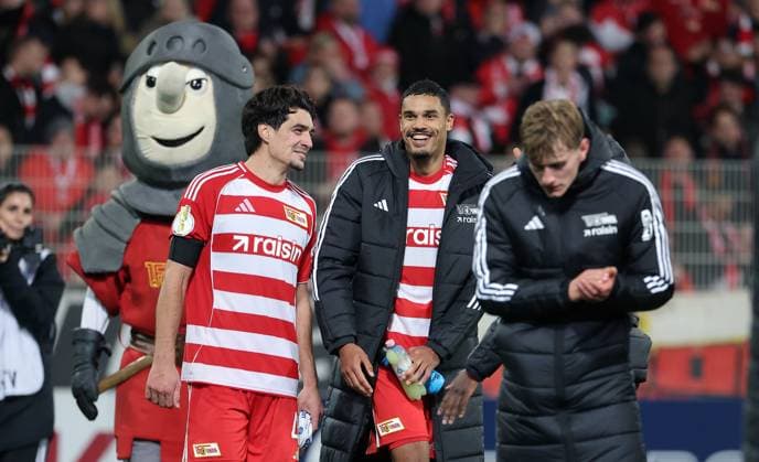 Diogo Leite, Danilho Doekhi, Aljoscha Kemlei during the lap of honor after the end of the match Cheers Final cheers Sport Football Soccer DFB Pokal 2 Round Men Season 2025 2026 29 10 2025 1 FC Union Berlin FCU vs DSC Arminia Bielefeld DFL regulations prohibit any use of photographs as image sequences and or quasi video
