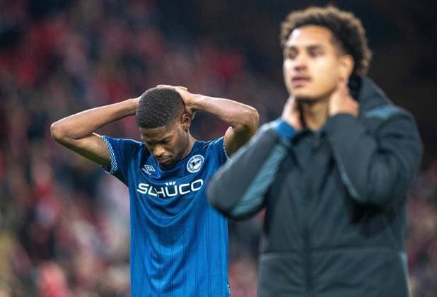 Soccer, Men, Season 2025 2026, DFB Pokal 2 Round , 1 FC Union Berlin DSC Arminia Bielefeld, f l Isaiah Young Bielefeld , Monju Momuluh Bielefeld , Disappointment after final whistle, 29 10 2025, Copyright: xSebastianxRäppold MatthiasxKochx