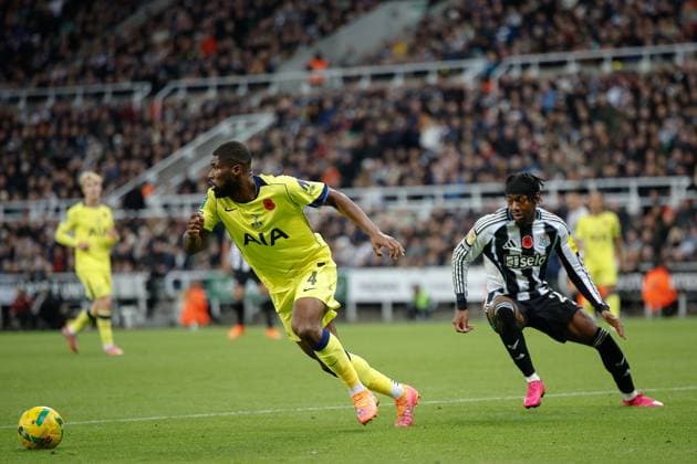 29th October 2025; St James Park, Newcastle, England; EFL Carabao Cup Football, Newcastle United versus Tottenham Hotspur; Kevin Danso of Tottenham Hotspur turns Anthony Elanga of Newcastle United  CraigxCowan