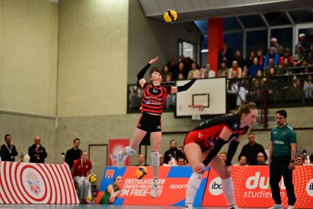 Volleyball I Women I Season 2025 2026 I Bundesliga I 4 Matchday I ETV Hamburger Volksbank Volleys Ladies in Black Aachen I 29 10 2025 Alexa Sophie Thaden 15, ETV Hamburger Volksbank Volleys Serve Hamburg ETV Sporthalle Hoheluft Hamburg Germany Copyright: xLobeca FelixxSchlikisx