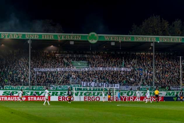 Fürth, Germany 29 October 2025 DFB Pokal 2025 2026 SpVgg Greuther Fürth vs 1 FC Kaiserslautern In the picture Kleeblatt fans with banner against the DFB DFB regulations prohibit any use of photographs as image sequences and or quasi video Sportpark Ronhof Bayern Copyright: xFotostandx xSchäferx