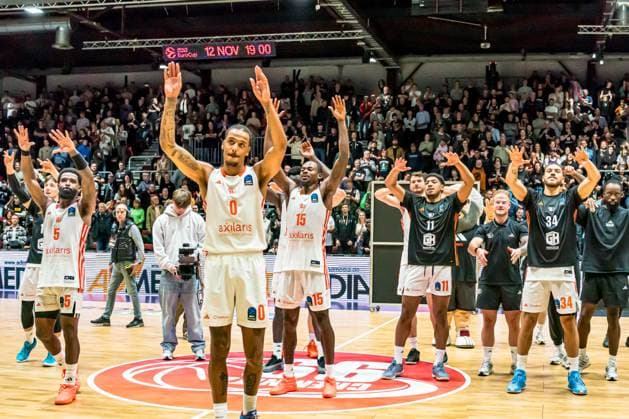 Chemnitz, Germany October 29, 2025 BKT EuroCup 2025 2026 Niners Chemnitz vs Ratiofarm Ulm In the picture the Chemnitz team with the fans in the fan block Copyright: xFotostandx xNachtigallx