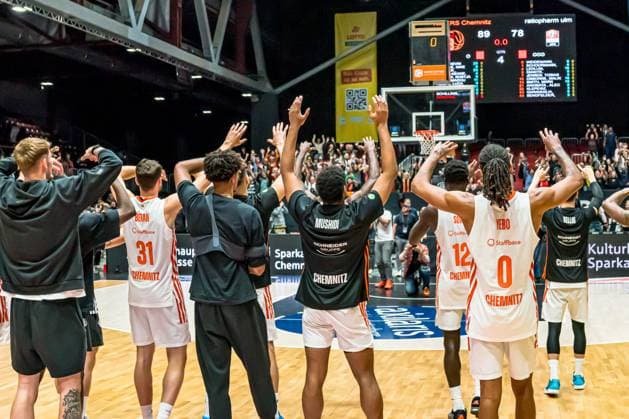 Chemnitz, Germany October 29, 2025 BKT EuroCup 2025 2026 Niners Chemnitz vs Ratiofarm Ulm In the picture the Chemnitz team with the fans in the fan block Copyright: xFotostandx xNachtigallx