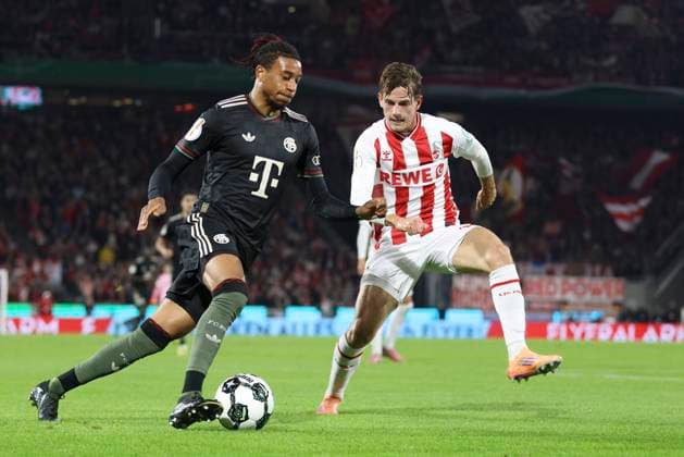 Michael Olise (FC Bayern München) und Jakub Kaminski (1. FC Koeln) im Zweikampf waehrend des DFB-Pokal Spiels 1.FC Köln v FC Bayern München, RheinEnergieStadion am 29. October 2025 in Köln, Deutschland. (Foto von Oliver Kaelke DeFodi Images) +++ Michael Olise (FC Bayern München) und Jakub Kaminski (1. FC Koeln) battle for the ball during the DFB-Pokal match between 1.FC Köln v FC Bayern München at RheinEnergieStadion on October 29, 2025 in Cologne, Germany. (Photo by Oliver Kaelke DeFodi Images) (Photo by Oliver Kaelke DeFodi Images) Michael Olise FC Bayern München and Jakub Kaminski 1 FC Koeln battle for the ball during the DFB Pokal match between 1 FC Köln v FC Bayern München, RheinEnergieStadion on October 29, 2025 in Cologne, Germany Photo by Oliver Kaelke DeFodi Images Michael Olise FC Bayern München und Jakub Kaminski 1 FC Koeln battle for the ball during the DFB Pokal match between 1 FC Köln v FC Bayern München at RheinEnergieStadion on October 29, 2025 in Cologne, Germany Photo by Oliver Kaelke DeFodi Images Photo by Oliver Kaelke DeFodi Images