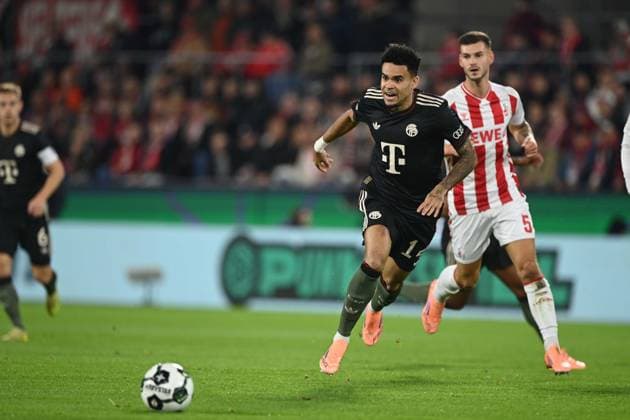 LUIS DIAZ M vs Tom KRAUSS Krauß, K Action, Duel, Soccer, DFB Pokal, 2 Hauptrunde, 1 FC Koeln FC Bayern Muenchen 1 4 am 29 10 2025 im Rhein Energie Stadion Koeln Deutschland DFL regulations prohibit any use of photographs as image sequences and or quasi video Â