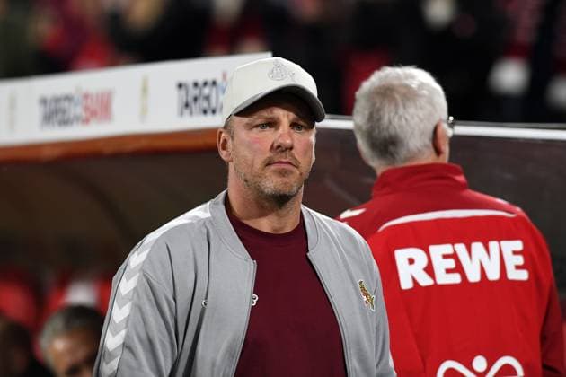Trainer Lukas Kwasniok (1. FC Koeln) schaut waehrend des Spiels der 2. Runde im DFB-Pokal zwischen 1. FC Köln und FC Bayern München im Rhein-Energie-Stadion am 29. October 2025 in Köln, Deutschland. (Foto von Ralf Treese DeFodi Images) +++ Trainer Lukas Kwasniok (1. FC Koeln) looks on during the DFB-Cup - Second Round match between 1. FC Koeln and FC Bayern München at Rhein-Energie-Stadion on October 29, 2025 in Koeln, Germany. (Photo by Ralf Treese DeFodi Images) DFB DFL REGULATIONS PROHIBIT ANY USE OF PHOTOGRAPHS AS IMAGE SEQUENCES AND OR QUASI-VIDEO. (Photo by Ralf Treese DeFodi Images) Coach Lukas Kwasniok 1 FC Koeln looks on during the DFB Cup Second Round match between 1 FC Koeln and FC Bayern München at Rhein Energie Stadion on October 29, 2025 in Koeln, Germany Photo by Ralf Treese DeFodi Images Trainer Lukas Kwasniok 1 FC Koeln looks on during the DFB Cup Second Round match between 1 FC Koeln and FC Bayern München at Rhein Energie Stadion on October 29, 2025 in Koeln, Germany Photo by Ralf Treese DeFodi Images DFB DFL REGULATIONS PROHIBIT ANY USE OF PHOTOGRAPHS AS IMAGE SEQUENCES AND OR QUASI VIDEO Photo by Ralf Treese DeFodi Images
