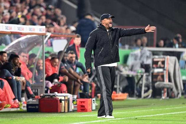 Coach Vincent KOMPANY M Gestures, gestures, Football, DFB Pokal, 2 Hauptrunde, 1 FC Koeln FC Bayern Muenchen 1 4 am 29 10 2025 im Rhein Energie Stadion Koeln Germany DFL regulations prohibit any use of photographs as image sequences and or quasi video Â