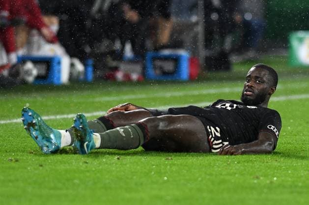 Dayot Upamecano (FC Bayern Muenchen) am Boden waehrend des Spiels der 2. Runde im DFB-Pokal zwischen 1. FC Köln und FC Bayern München im Rhein-Energie-Stadion am 29. October 2025 in Köln, Deutschland. (Foto von Ralf Treese DeFodi Images) +++ Dayot Upamecano (FC Bayern Muenchen) on the ground during the DFB-Cup - Second Round match between 1. FC Koeln and FC Bayern München at Rhein-Energie-Stadion on October 29, 2025 in Koeln, Germany. (Photo by Ralf Treese DeFodi Images) DFB DFL REGULATIONS PROHIBIT ANY USE OF PHOTOGRAPHS AS IMAGE SEQUENCES AND OR QUASI-VIDEO. (Photo by Ralf Treese DeFodi Images) Dayot Upamecano FC Bayern Muenchen on the ground during the DFB Cup Second Round match between 1 FC Koeln and FC Bayern München at Rhein Energie Stadion on October 29, 2025 in Koeln, Germany Photo by Ralf Treese DeFodi Images Dayot Upamecano FC Bayern Muenchen on the ground during the DFB Cup Second Round match between 1 FC Koeln and FC Bayern München at Rhein Energie Stadion on October 29, 2025 in Koeln, Germany Photo by Ralf Treese DeFodi Images DFB DFL REGULATIONS PROHIBIT ANY USE OF PHOTOGRAPHS AS IMAGE SEQUENCES AND OR QUASI VIDEO Photo by Ralf Treese DeFodi Images