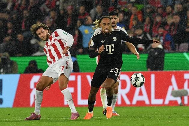 Luca Waldschmidt (1. FC Köln) und Sacha Boey (FC Bayern Muenchen) im Zweikampf waehrend des Spiels der 2. Runde im DFB-Pokal zwischen 1. FC Köln und FC Bayern München im Rhein-Energie-Stadion am 29. October 2025 in Köln, Deutschland. (Foto von Ralf Treese DeFodi Images) +++ Luca Waldschmidt (1. FC Köln) und Sacha Boey (FC Bayern Muenchen) battle for the ball during the DFB-Cup - Second Round match between 1. FC Koeln and FC Bayern München at Rhein-Energie-Stadion on October 29, 2025 in Koeln, Germany. (Photo by Ralf Treese DeFodi Images) DFB DFL REGULATIONS PROHIBIT ANY USE OF PHOTOGRAPHS AS IMAGE SEQUENCES AND OR QUASI-VIDEO. (Photo by Ralf Treese DeFodi Images) Luca Waldschmidt 1 FC Köln and Sacha Boey FC Bayern Muenchen in a duel during the DFB Cup Second Round match between 1 FC Köln and FC Bayern München at Rhein Energie Stadion on October 29, 2025 in Cologne, Germany Photo by Ralf Treese DeFodi Images Luca Waldschmidt 1 FC Köln and Sacha Boey FC Bayern Muenchen battle for the ball during the DFB Cup Second Round match between 1 FC Koeln and FC Bayern München at Rhein Energie Stadion on October 29, 2025 in Koeln, Germany Photo by Ralf Treese DeFodi Images DFB DFL REGULATIONS PROHIBIT ANY USE OF PHOTOGRAPHS AS IMAGE SEQUENCES AND OR QUASI VIDEO Photo by Ralf Treese DeFodi Images