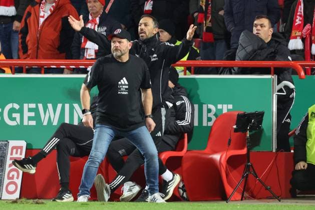 DEU, DFB POkal, 1 FC Union vs Bielefeld, 30 10 2025, Stadion Alte Foersterei, Berlin, DEU, DFB POkal, 1 FC Union vs Bielefeld, im Bild Cheftrainer Head Coach Steffen Baumgart 1 FC Union Berlin , Co Trainer Danilo de Souza 1 FC Union Berlin DFL regulations prohibit any use of Photographs as image sequences and or quasi video nordphotoxGmbHx xEngler nph00076