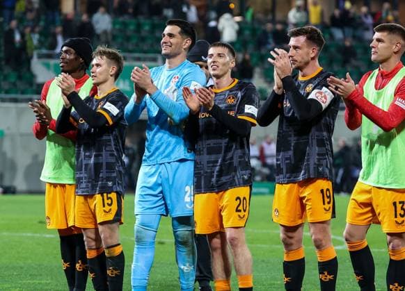 Celebrating the victory with the fans Dickson Abiama 27 1 FC Kaiserslautern , Natan Skytta 15 1 FC Kaiserslautern , Simon Simoni 25 1 FC Kaiserslautern , Tobias Raschl 20 1 FC Kaiserslautern , Daniel Hanslik 19 1 FC Kaiserslautern and Erik Wekesser 13 1 FC Kaiserslautern , SpVgg Greuther Fuerth vs 1 FC Kaiserslautern, Football, Men, DFL, DFB Pokal, Season 2025 2026, Sportpark Ronhof Thomas Sommer, Second Round, 29 10 2025 Fuerth Bayern Germany Copyright: xkolbert-press MartinxAgüerax