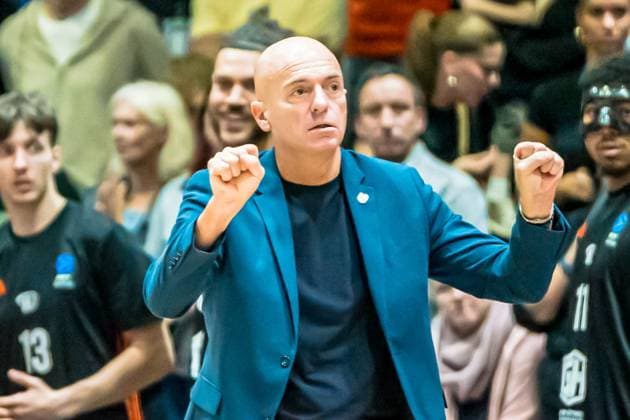 Chemnitz, Germany October 29, 2025 BKT EuroCup 2025 2026 Niners Chemnitz vs Ratiofarm Ulm In the picture Head Coach Rodrigo Pastore 99 clenches his fists FAEUSTE Copyright: xFotostandx xNachtigallx