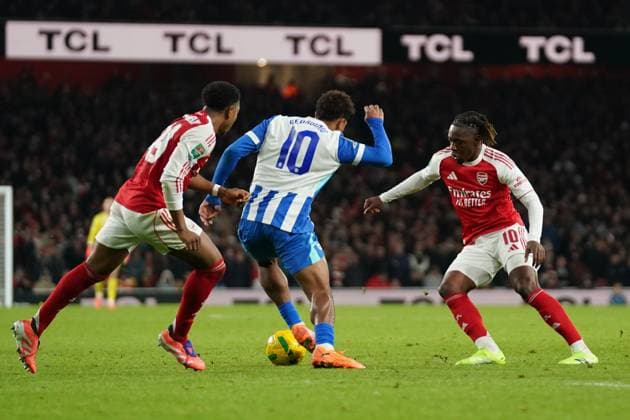 Arsenal v Brighton & Hove Albion, Carabao Cup Georginio Rutter of Brighton & Hove Albion under pressure from Myles Lewis-Skelly of Arsenal and Eberechi Eze of Arsenal during the Arsenal v Brighton & Hove Albion Carabao Cup Round of 16 match at the Emirates Stadium, London, England on 29 October 2025 Credit: Dylan Hepworth Every Second Media Editorial use only. All images are copyright Every Second Media Limited. No images may be reproduced without prior permission. All rights reserved. Premier League and Football League images are subject to licensing agreements with Football DataCo Limited. see https: www.football-dataco.com Copyright: xIMAGO EveryxSecondxMediax ESM-1646-0051 DylanxHepworthx xEveryxSecondxMediax