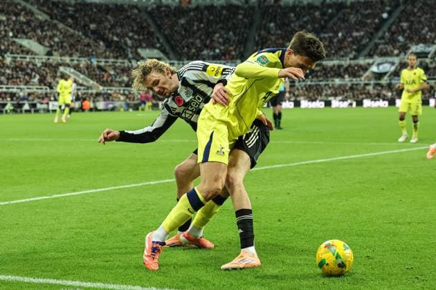 Carabao Cup Last 16 Newcastle United v Tottenham Hotspur Joao Palhinha of Tottenham Hotspur is fouled by Nick Woltemade of Newcastle United during the Carabao Cup Last 16 Newcastle United vs Tottenham Hotspur at St. James s Park, Newcastle, United Kingdom, 29th October 2025 (Photo by Mark Cosgrove News Images) Newcastle St. James s Park Tyne and Wear United Kingdom Copyright: xMarkxCosgrove NewsxImagesx