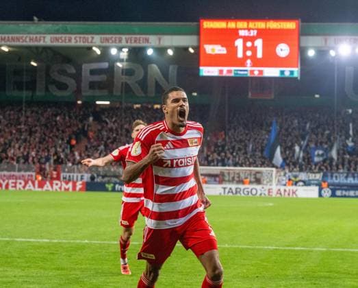 Soccer, Men, Season 2025 2026, DFB Pokal 2 Round , 1 FC Union Berlin Arminia Bielefeld, Danilho Doekhi 1 FC Union , Cheering after goal to 2 1, 29 10 2025, Copyright: xMatthiasxKochx