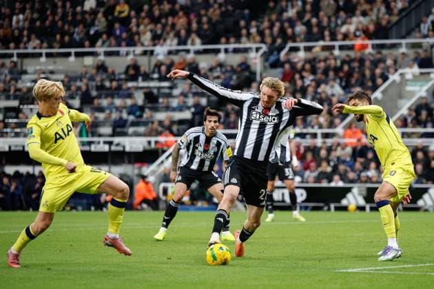 29th October 2025; St James Park, Newcastle, England; EFL Carabao Cup Football, Newcastle United versus Tottenham Hotspur; Nick Woltemade of Newcastle United controls the ball in the box under pressure from Lucas Bergvall and Rodrigo Bentancur of Tottenham Hotspur  CraigxCowan