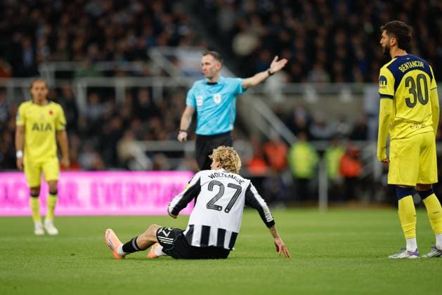 29th October 2025; St James Park, Newcastle, England; EFL Carabao Cup Football, Newcastle United versus Tottenham Hotspur; Nick Woltemade of Newcastle United is awarded a free kick  CraigxCowan