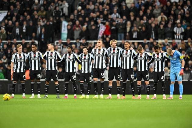 Newcastle United players observe a minute s silence for Remembrance Day Newcastle United v Tottenham Hotspur, EFL Carabao Cup, Fourth Round, Football, St James Park, Newcastle, UK - 29 Oct 2025Newcastle St James Park United Kingdom EDITORIAL USE ONLY No use with unauthorised audio, video, data, fixture lists, club league logos or live services. Online in-match use limited to 120 images, no video emulation. No use in betting, games or single club league player publications.  Copyright: xRichardxLee Shutterstockx 15627852cc