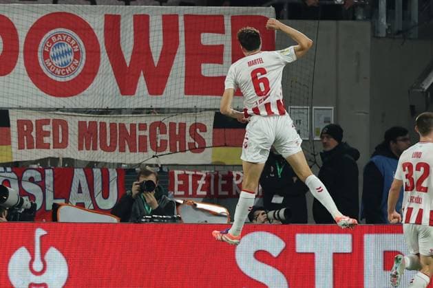 GER, DFB Pokal, 2 Runde, 1 FC Koeln vs FC Bayern Muenchen 29 10 2025, Rheinenergiestadion, , Koeln, GER, DFB Pokal, 2 Runde, 1 FC Koeln vs FC Bayern Muenchen, in the picture Eric Martel FC Koeln 6 , cheers at the 1 0 towards the Bayernkurve nordphotoxGmbHx xMeuter nph00351
