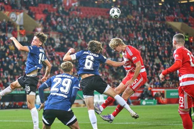 Berlin, Germany, 29 10 2025 Stadion Alte Försterei DFB Pokal 2025 2026 Union Berlin Arminia Bielefeld Maximilian Großer 19, Arminia Bielefeld , Tim Handwerker 29, Arminia Bielefeld , Mael Corboz 6, Arminia Bielefeld , Tom Rothe 15, Union Berlin and Andrej Ilic 23, Union Berlin Copyright: xdtsxNachrichtenagenturx dts_91148