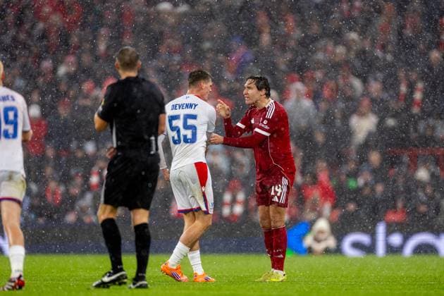 Football - Football League Cup - 4th Round - Liverpool FC v Crystal Palace FC LIVERPOOL, ENGLAND - Wednesday, October 29, 2025: Liverpool s Federico Chiesa and Crystal Palace s Justin Devenny during the Football League Cup 4th Round match between Liverpool FC and Crystal Palace FC at Anfield. (Photo by David Rawcliffe Propaganda) LIVERPOOL Anfield MERSEYSIDE ENGLAND  Copyright: xDavidxRawcliffex P2025-10-29-Liverpool_Palace-63