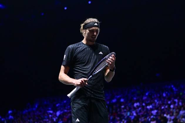 TENNIS : Rolex Paris Masters - Paris - 29 10 2025 Attitude of Alexander Zverev ( Germany ) during the Rolex Paris Masters at Paris La Defense Arena on October 29, 2025 in Nanterre, France. (Photo by Federico Pestellini PSNewz ) ParisFrance  Copyright: xFedericoxPestellinix