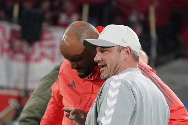 Football, DFB Pokal season 2025 2026 1 FC Köln vs FC Bayern München , 29 10 2025, Rheinenergiestadion Köln, Vincent Kompany, Trainer FC Bayern München Lukas Kwasniok, Trainer FC Köln, copyright Gladys Chai von der Laage DFB regulations prohibit any use of photographs as image sequences and or quasi video