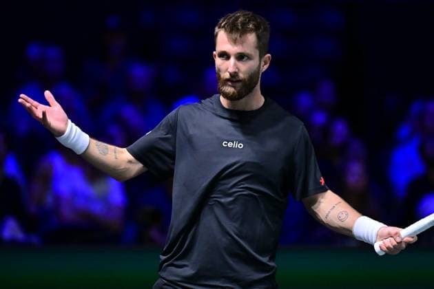 TENNIS : Rolex Paris Masters - Paris - 29 10 2025 Attitude of Corentin MOUTET ( France ) during the Rolex Paris Masters at Paris La Defense Arena on October 29, 2025 in Nanterre, France. (Photo by Federico Pestellini PSNewz ) ParisFrance  Copyright: xFedericoxPestellinix