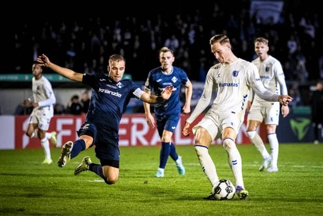 Football, Season 2025 2026, DFB Cup, Vöhlinstadion Illertissen, 2 Round, FV Illertissen 1 FC Magdeburg, 29 10 2025 29 10 2025, Football, Season 2025 2026, DFB Cup, Vöhlinstadion Illertissen, 2 Round, FV Illertissen 1 FC Magdeburg, f l 2 Max Zeller FV Illertissen , 9 Maximilian Breunig 1 FC Magdeburg Photo Lucca Fundel Illertissen Vöhlinstadion Bayern Germany