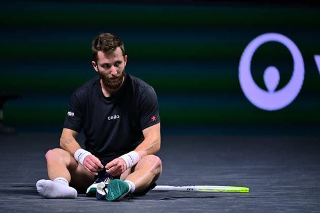 TENNIS : Rolex Paris Masters - Paris - 29 10 2025 Corentin MOUTET ( France ) loses a shoe during the Rolex Paris Masters at Paris La Defense Arena on October 29, 2025 in Nanterre, France. (Photo by Federico Pestellini PSNewz ) ParisFrance  Copyright: xFedericoxPestellinix