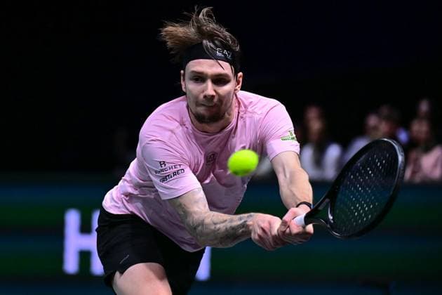 TENNIS : Rolex Paris Masters - Paris - 29 10 2025 Alexander Bublik ( Kazakhstan ) during the Rolex Paris Masters at Paris La Defense Arena on October 29, 2025 in Nanterre, France. (Photo by Federico Pestellini PSNewz ) ParisFrance  Copyright: xFedericoxPestellinix