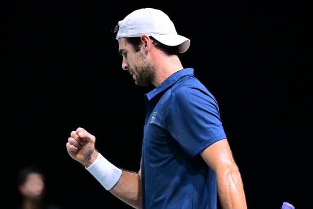 TENNIS : Rolex Paris Masters - Paris - 29 10 2025 Attitude of Karen Khachanov ( Russia ) during the Rolex Paris Masters at Paris La Defense Arena on October 29, 2025 in Nanterre, France. (Photo by Federico Pestellini PSNewz ) ParisFrance  Copyright: xFedericoxPestellinix