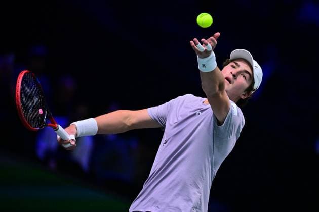 TENNIS : Rolex Paris Masters - Paris - 29 10 2025 Joao Fonseca ( Brazil ) serves during the Rolex Paris Masters at Paris La Defense Arena on October 29, 2025 in Nanterre, France. (Photo by Federico Pestellini PSNewz ) ParisFrance  Copyright: xFedericoxPestellinix