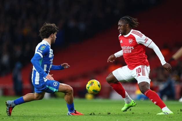 Eberechi Eze of Arsenal takes on Ferdi Kadioglu of Brighton & Hove Albion Arsenal v Brighton and Hove Albion, EFL Carabao Cup, Fourth Round, Football, Emirates Stadium, London, UK - 29 Oct 2025London Emirates Stadium United Kingdom EDITORIAL USE ONLY No use with unauthorised audio, video, data, fixture lists, club league logos or live services. Online in-match use limited to 120 images, no video emulation. No use in betting, games or single club league player publications. Copyright: xSimonxDael Shutterstockx 15627827df