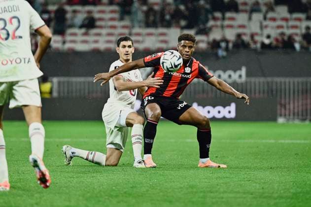 FOOTBALL : OGC Nice vs LOSC Lille - ligue 1 - 29 10 25 Nice™s forward 90 Kevin Carlos and Lille™s defender 23 AÃ¯ssa Mandi during the French L1 2025-2026 season football match between OGC Nice and LOSC Lille at Louis II stadium of Monaco, south France, on October 29, 2025. NICEFrance  Copyright: xfredxDIDES psnewzx