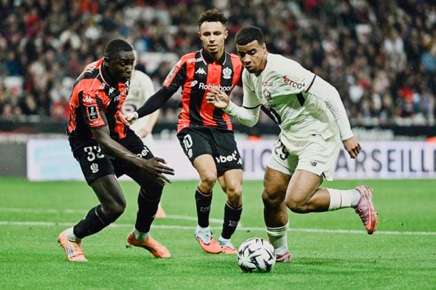 FOOTBALL : OGC Nice vs LOSC Lille - ligue 1 - 29 10 25 Nice™s defender 33 Antoine Mendy and Nice™s forward 10 Sofiane Diop and Lille™s forward 29 Hamza Igamane during the French L1 2025-2026 season football match between OGC Nice and LOSC Lille at Louis II stadium of Monaco, south France, on October 29, 2025. NICEFrance  Copyright: xfredxDIDES psnewzx