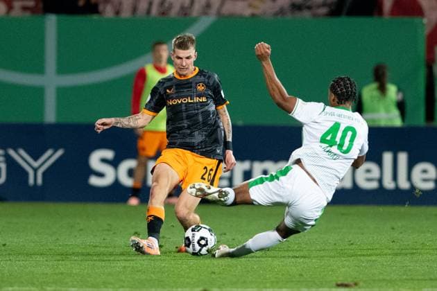 -SpVgg Greuther Fürth vs. 1. FC Kaiserslautern, Sportpark Ronhof Football, German Cup -SpVgg Greuther Fürth vs. 1. FC Kaiserslautern 29 Oct 2025 Sportpark Ronhof, Fürth, Germany Image: (fLTR) Paul Joly (1. FC Kaiserslautern), David Abrangao (SpVgg Greuther Fürth) DFL REGULATIONS PROHIBIT ANY USE OF PHOTOGRAPHS AS IMAGE SEQUENCES AND OR QUASI-VIDEO Fürth Sportpark Ronhof Bayern Germany Copyright: xPresseFotoxEvansx