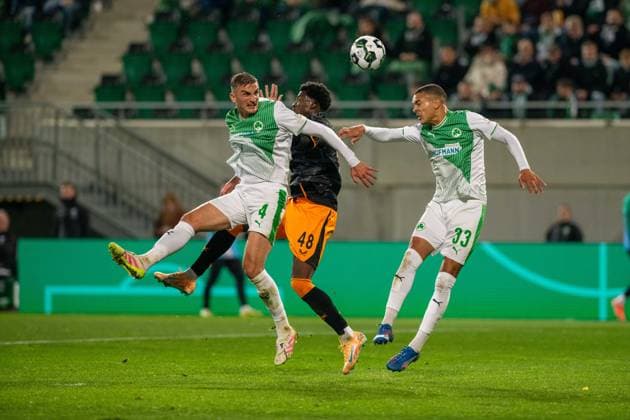 -SpVgg Greuther Fürth vs. 1. FC Kaiserslautern, Sportpark Ronhof Football, German Cup -SpVgg Greuther Fürth vs. 1. FC Kaiserslautern 29 Oct 2025 Sportpark Ronhof, Fürth, Germany Image: (fLTR) Maxwell Gyamfi (1. FC Kaiserslautern), Faride Alidou (1. FC Kaiserslautern), Maximilian Dietz (SpVgg Greuther Fürth) DFL REGULATIONS PROHIBIT ANY USE OF PHOTOGRAPHS AS IMAGE SEQUENCES AND OR QUASI-VIDEO Fürth Sportpark Ronhof Bayern Germany Copyright: xPresseFotoxEvansx