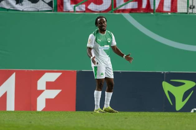 -SpVgg Greuther Fürth vs. 1. FC Kaiserslautern, Sportpark Ronhof Football, German Cup -SpVgg Greuther Fürth vs. 1. FC Kaiserslautern 29 Oct 2025 Sportpark Ronhof, Fürth, Germany Image: Noel Futkeu (SpVgg Greuther Fürth) upset. DFL REGULATIONS PROHIBIT ANY USE OF PHOTOGRAPHS AS IMAGE SEQUENCES AND OR QUASI-VIDEO Fürth Sportpark Ronhof Bayern Germany Copyright: xPresseFotoxEvansx