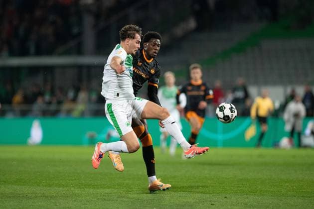 -SpVgg Greuther Fürth vs. 1. FC Kaiserslautern, Sportpark Ronhof Football, German Cup -SpVgg Greuther Fürth vs. 1. FC Kaiserslautern 29 Oct 2025 Sportpark Ronhof, Fürth, Germany Image: (fLTR) Reno Münz (SpVgg Greuther Fürth), Faride Alidou (1. FC Kaiserslautern) DFL REGULATIONS PROHIBIT ANY USE OF PHOTOGRAPHS AS IMAGE SEQUENCES AND OR QUASI-VIDEO Fürth Sportpark Ronhof Bayern Germany Copyright: xPresseFotoxEvansx