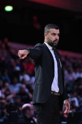 London Lions v Turk Telekom Ankara - EuroCup LONDON, UNITED KINGDOM - OCTOBER 29: Head coach Erdem Can of Turk Telekom Ankara follows the fifth week of the Basketball BKT EuroCup between Turk Telekom and London Lions at Copper Box Arena in London, UK on October 29, 2025. Rasid Necati Aslim Anadolu London United Kingdom. Editorial use only. Please get in touch for any other usage.  Copyright: x2025xAnadoluxRasidxNecatixAslimx