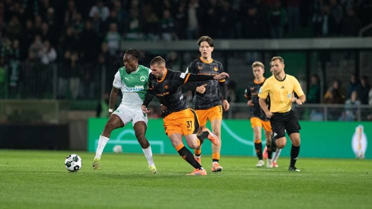 -SpVgg Greuther Fürth vs. 1. FC Kaiserslautern, Sportpark Ronhof Football, German Cup -SpVgg Greuther Fürth vs. 1. FC Kaiserslautern 29 Oct 2025 Sportpark Ronhof, Fürth, Germany Image: (fLTR) Noel Futkeu (SpVgg Greuther Fürth), Luca Sirch (1. FC Kaiserslautern) DFL REGULATIONS PROHIBIT ANY USE OF PHOTOGRAPHS AS IMAGE SEQUENCES AND OR QUASI-VIDEO Fürth Sportpark Ronhof Bayern Germany Copyright: xPresseFotoxEvansx