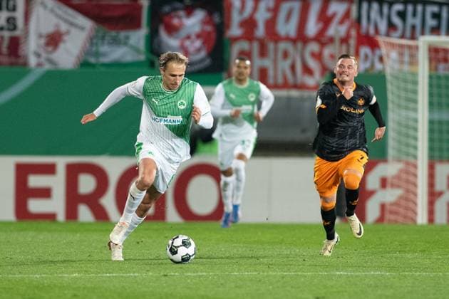 -SpVgg Greuther Fürth vs. 1. FC Kaiserslautern, Sportpark Ronhof Football, German Cup -SpVgg Greuther Fürth vs. 1. FC Kaiserslautern 29 Oct 2025 Sportpark Ronhof, Fürth, Germany Image: (fLTR) Mathias Olesen (SpVgg Greuther Fürth), Marlon Ritter (1. FC Kaiserslautern) DFL REGULATIONS PROHIBIT ANY USE OF PHOTOGRAPHS AS IMAGE SEQUENCES AND OR QUASI-VIDEO Fürth Sportpark Ronhof Bayern Germany Copyright: xPresseFotoxEvansx