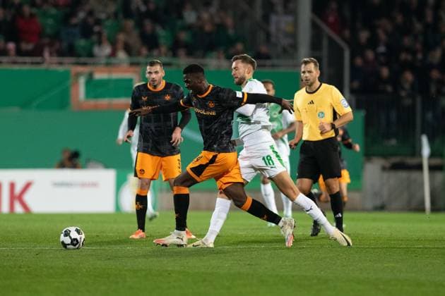-SpVgg Greuther Fürth vs. 1. FC Kaiserslautern, Sportpark Ronhof Football, German Cup -SpVgg Greuther Fürth vs. 1. FC Kaiserslautern 29 Oct 2025 Sportpark Ronhof, Fürth, Germany Image: (fLTR) Maxwell Gyamfi (1. FC Kaiserslautern), Felix Higl (SpVgg Greuther Fürth) DFL REGULATIONS PROHIBIT ANY USE OF PHOTOGRAPHS AS IMAGE SEQUENCES AND OR QUASI-VIDEO Fürth Sportpark Ronhof Bayern Germany Copyright: xPresseFotoxEvansx