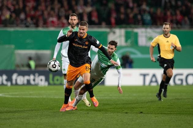-SpVgg Greuther Fürth vs. 1. FC Kaiserslautern, Sportpark Ronhof Football, German Cup -SpVgg Greuther Fürth vs. 1. FC Kaiserslautern 29 Oct 2025 Sportpark Ronhof, Fürth, Germany Image: (fLTR) Jan Elvedi (1. FC Kaiserslautern), Branimir Hrgota (SpVgg Greuther Fürth) DFL REGULATIONS PROHIBIT ANY USE OF PHOTOGRAPHS AS IMAGE SEQUENCES AND OR QUASI-VIDEO Fürth Sportpark Ronhof Bayern Germany Copyright: xPresseFotoxEvansx