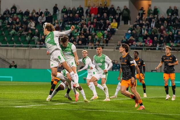 -SpVgg Greuther Fürth vs. 1. FC Kaiserslautern, Sportpark Ronhof Football, German Cup -SpVgg Greuther Fürth vs. 1. FC Kaiserslautern 29 Oct 2025 Sportpark Ronhof, Fürth, Germany Image: Mathias Olesen (SpVgg Greuther Fürth) heading away the crossed ball. DFL REGULATIONS PROHIBIT ANY USE OF PHOTOGRAPHS AS IMAGE SEQUENCES AND OR QUASI-VIDEO Fürth Sportpark Ronhof Bayern Germany Copyright: xPresseFotoxEvansx