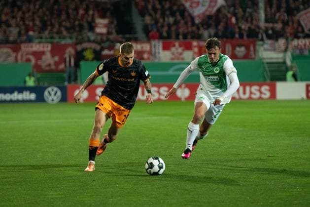 -SpVgg Greuther Fürth vs. 1. FC Kaiserslautern, Sportpark Ronhof Football, German Cup -SpVgg Greuther Fürth vs. 1. FC Kaiserslautern 29 Oct 2025 Sportpark Ronhof, Fürth, Germany Image: (fLTR) Paul Joly (1. FC Kaiserslautern), Lukas Reich (SpVgg Greuther Fürth) DFL REGULATIONS PROHIBIT ANY USE OF PHOTOGRAPHS AS IMAGE SEQUENCES AND OR QUASI-VIDEO Fürth Sportpark Ronhof Bayern Germany Copyright: xPresseFotoxEvansx