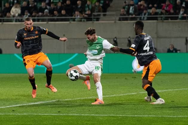 -SpVgg Greuther Fürth vs. 1. FC Kaiserslautern, Sportpark Ronhof Football, German Cup -SpVgg Greuther Fürth vs. 1. FC Kaiserslautern 29 Oct 2025 Sportpark Ronhof, Fürth, Germany Image: Branimir Hrgota (SpVgg Greuther Fürth) in action in front of of the goal. DFL REGULATIONS PROHIBIT ANY USE OF PHOTOGRAPHS AS IMAGE SEQUENCES AND OR QUASI-VIDEO Fürth Sportpark Ronhof Bayern Germany Copyright: xPresseFotoxEvansx