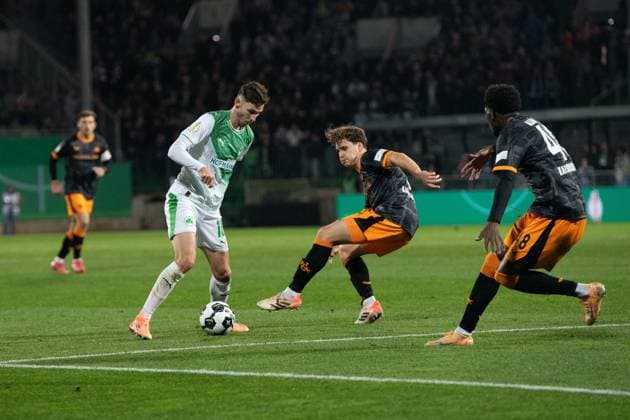 -SpVgg Greuther Fürth vs. 1. FC Kaiserslautern, Sportpark Ronhof Football, German Cup -SpVgg Greuther Fürth vs. 1. FC Kaiserslautern 29 Oct 2025 Sportpark Ronhof, Fürth, Germany Image: Branimir Hrgota (SpVgg Greuther Fürth) in action. DFL REGULATIONS PROHIBIT ANY USE OF PHOTOGRAPHS AS IMAGE SEQUENCES AND OR QUASI-VIDEO Fürth Sportpark Ronhof Bayern Germany Copyright: xPresseFotoxEvansx